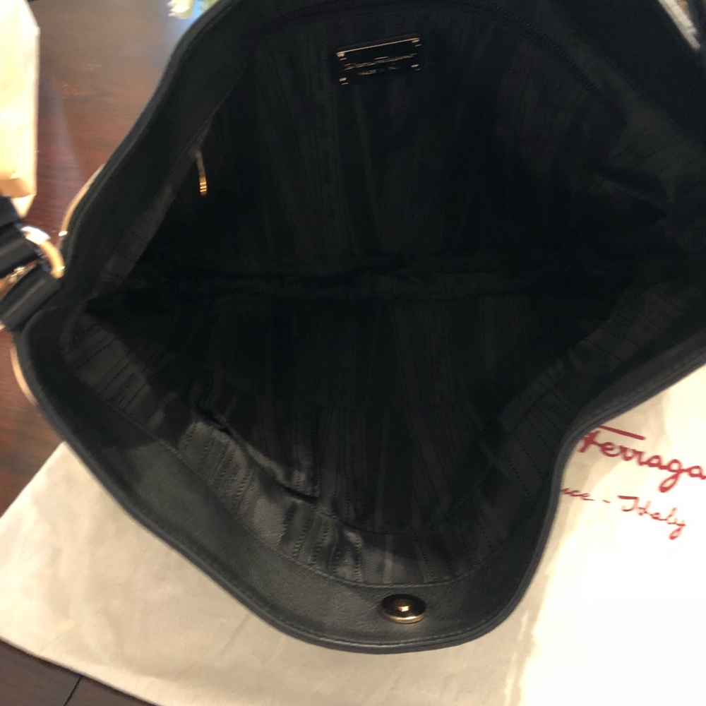 Salvatore Ferragamo Black Leather Shoulder Bag - Picture 6 of 8